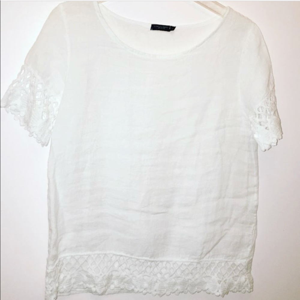 White Linen Top with adorable detail!
Size Small